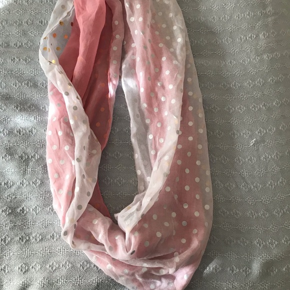 Pink and white scarf - Picture 2 of 3